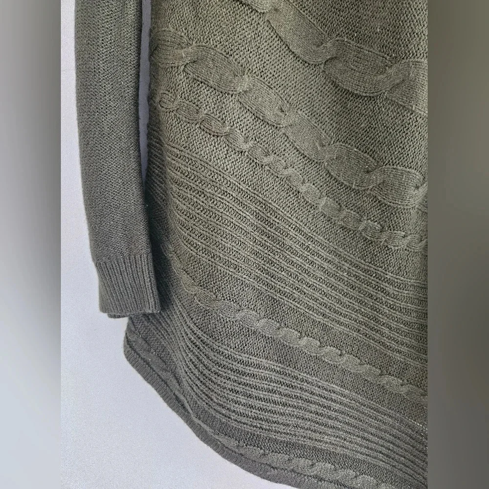 New York & Company Green Long Sleeve Asymmetrical Small Sweater